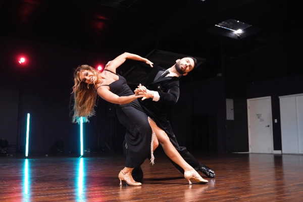 - Yuliia live dance performance